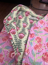Load image into Gallery viewer, Violet reversible Jacket - Rose
