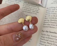 Load image into Gallery viewer, La Pearl Earrings
