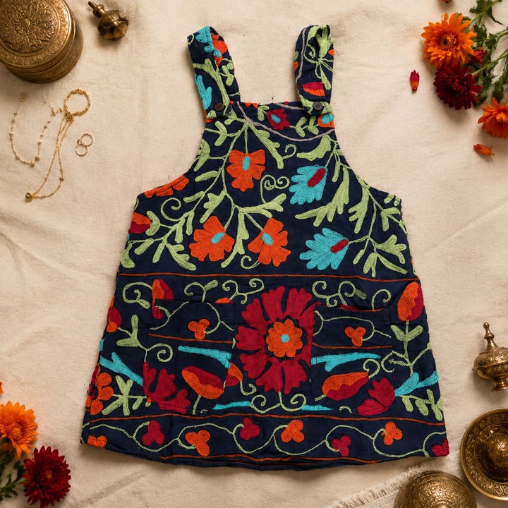 Fly me away Pinafore - Noir Medium